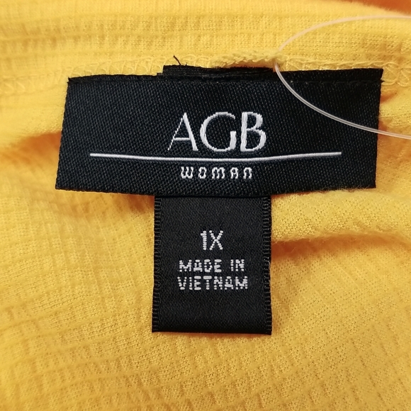 *NWT* AGB Gold Peplum Short Sleeve Top w/Ruched Sleeves & Necklace, size 1X - Picture 6 of 9